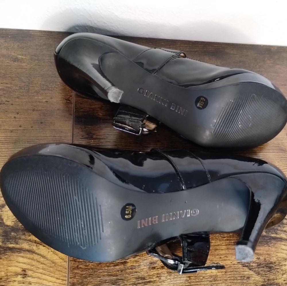 Shoes - Picture 4 of 6